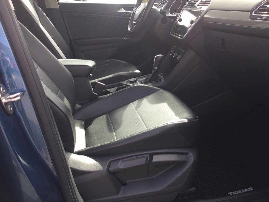 Used 2018 Volkswagen Tiguan SEL AWD/4WD image 24
