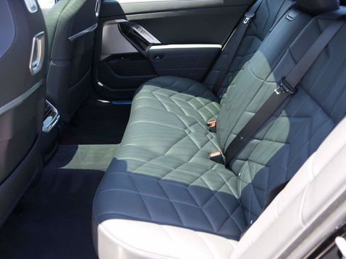 Used 2026 BMW 750e xDrive w/ Premium Package AWD/4WD image 10
