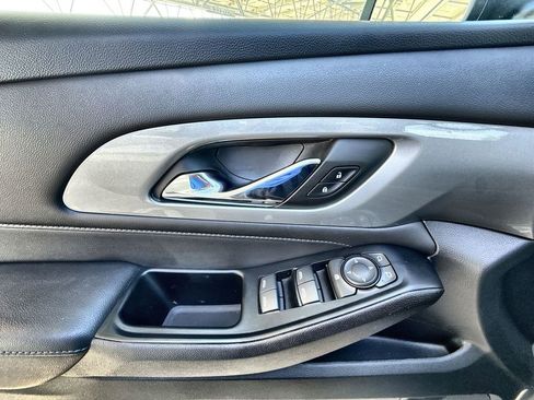 Used 2023 Chevrolet Traverse LT image 14