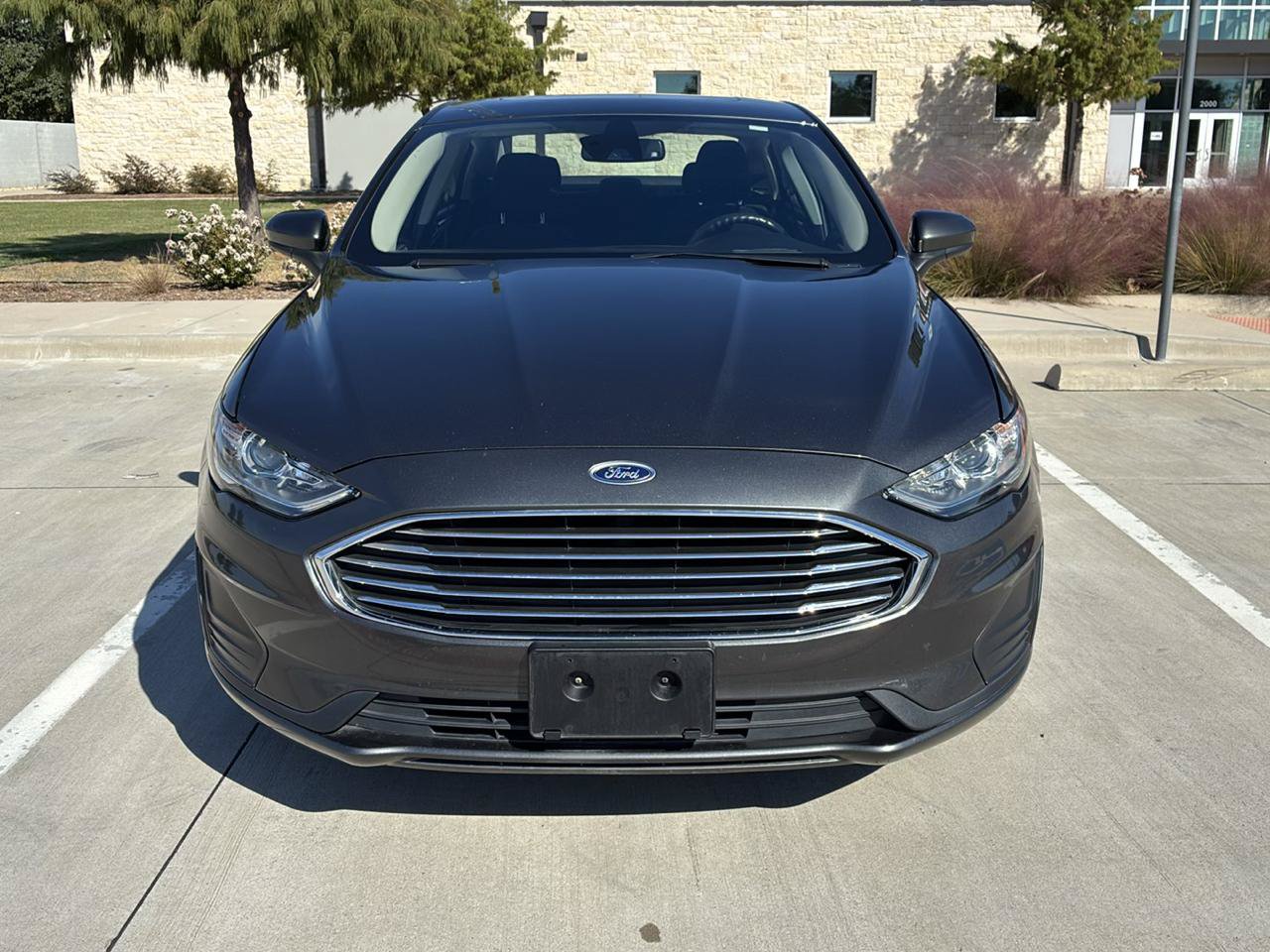 Used 2020 Ford Fusion SE FWD image 2