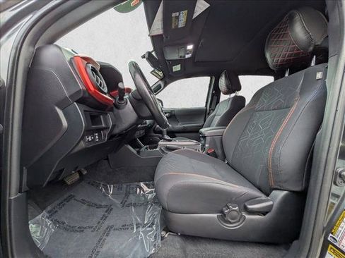 Used 2016 Toyota Tacoma TRD Sport RWD image 11