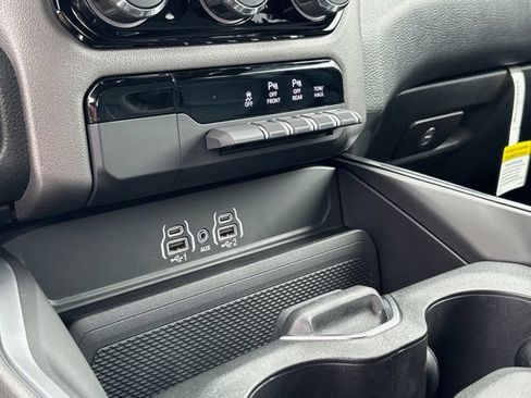 New 2026 RAM 1500 Express AWD/4WD image 22