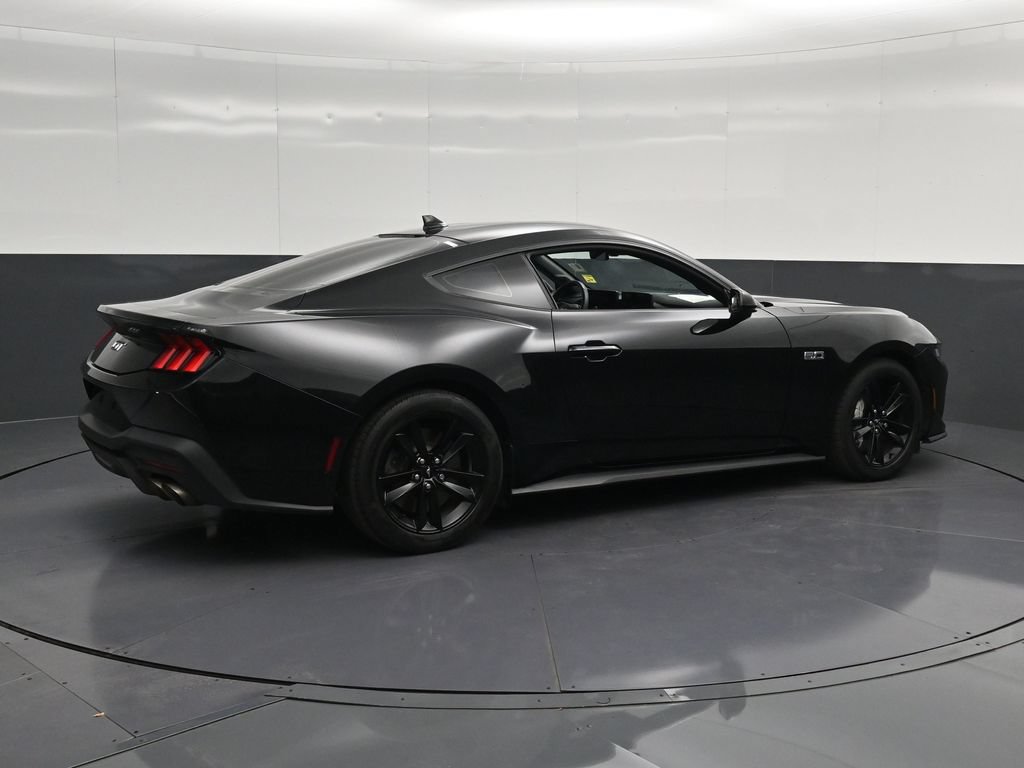 Used 2024 Ford Mustang GT RWD image 3
