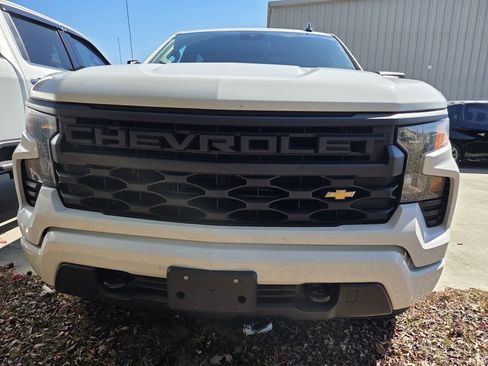 Used 2025 Chevrolet Silverado 1500 Custom image 3