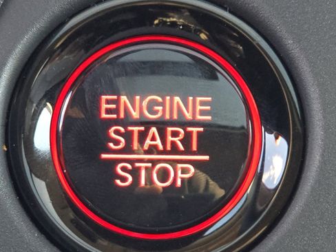 Used 2025 Honda Pilot Touring image 39