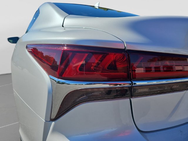 Used 2020 Lexus LS 500 w/ Interior Upgrade Package RWD image 39
