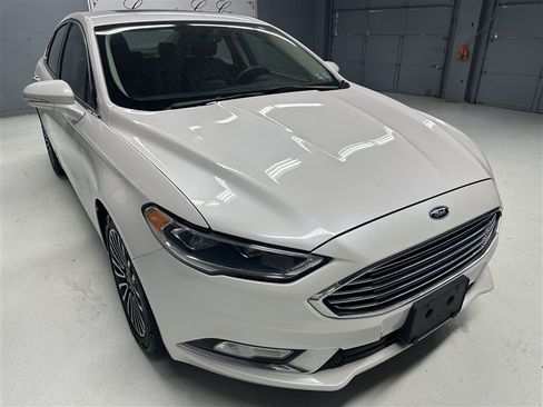 Used 2017 Ford Fusion SE w/ Equipment Group 202A AWD/4WD image 9