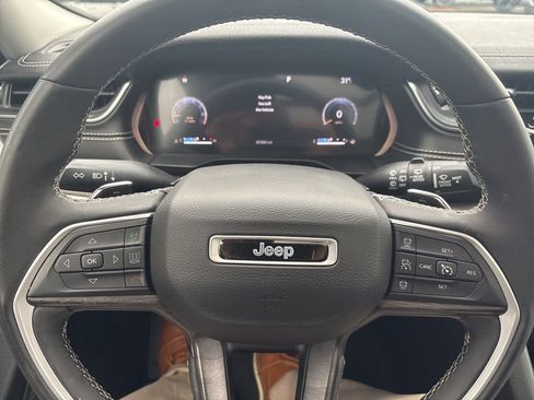 Used 2023 Jeep Grand Cherokee L Limited AWD/4WD image 23
