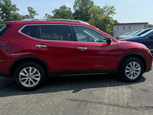 Used 2017 Nissan Rogue SV AWD/4WD image 12