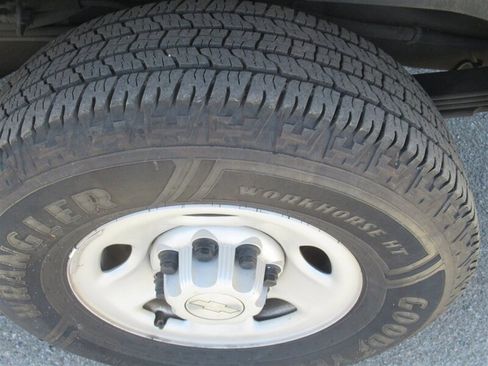 Used 2014 Chevrolet Express 2500 image 25