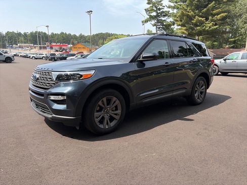 Used 2024 Ford Explorer XLT w/ Equipment Group 202A AWD/4WD image 3