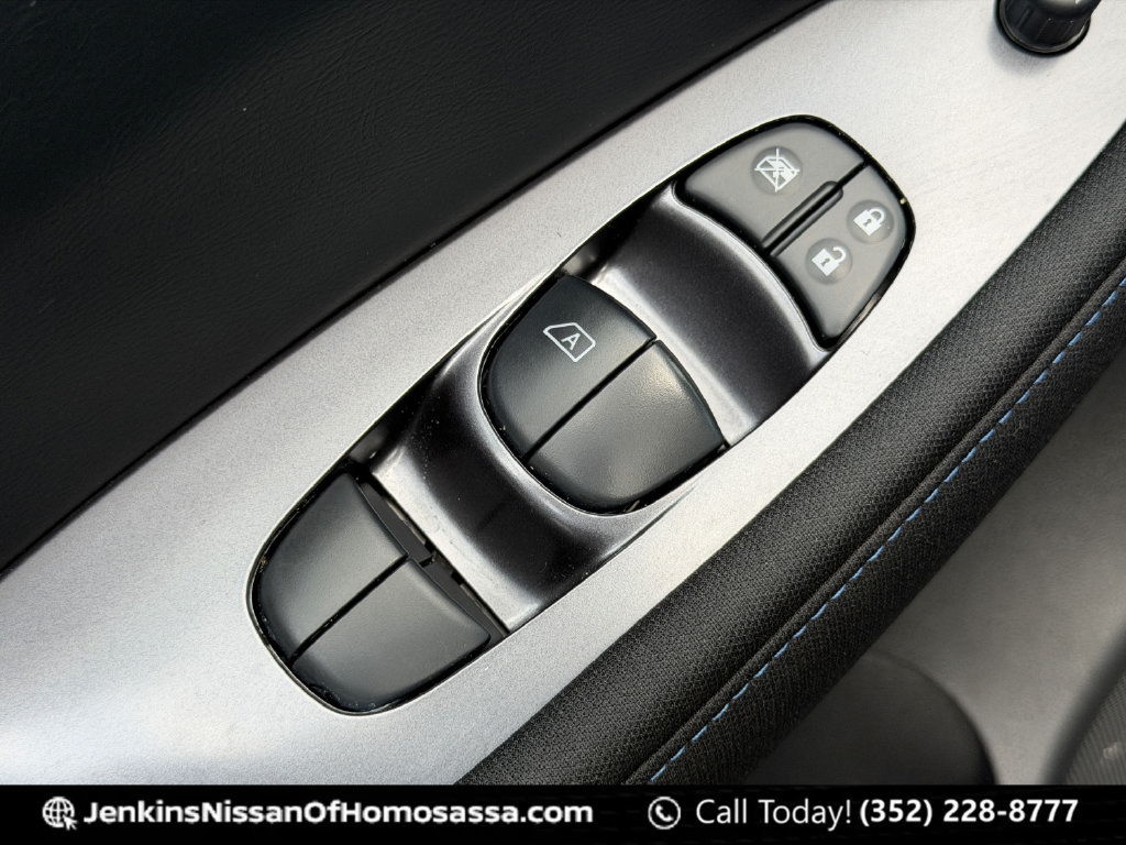 Certified 2025 Nissan Leaf S FWD image 31
