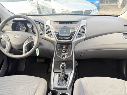 Used 2015 Hyundai Elantra SE w/ Option Group 02 FWD image 12