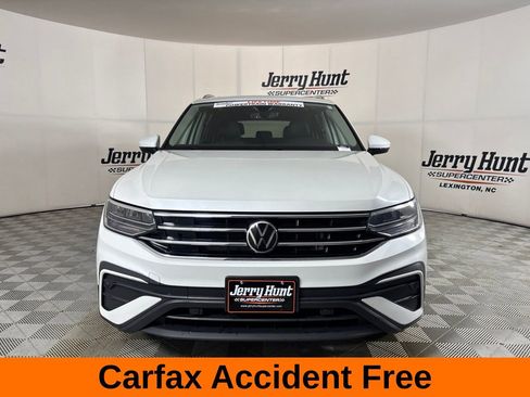 Used 2023 Volkswagen Tiguan SE w/ Panoramic Sunroof Package AWD/4WD image 3