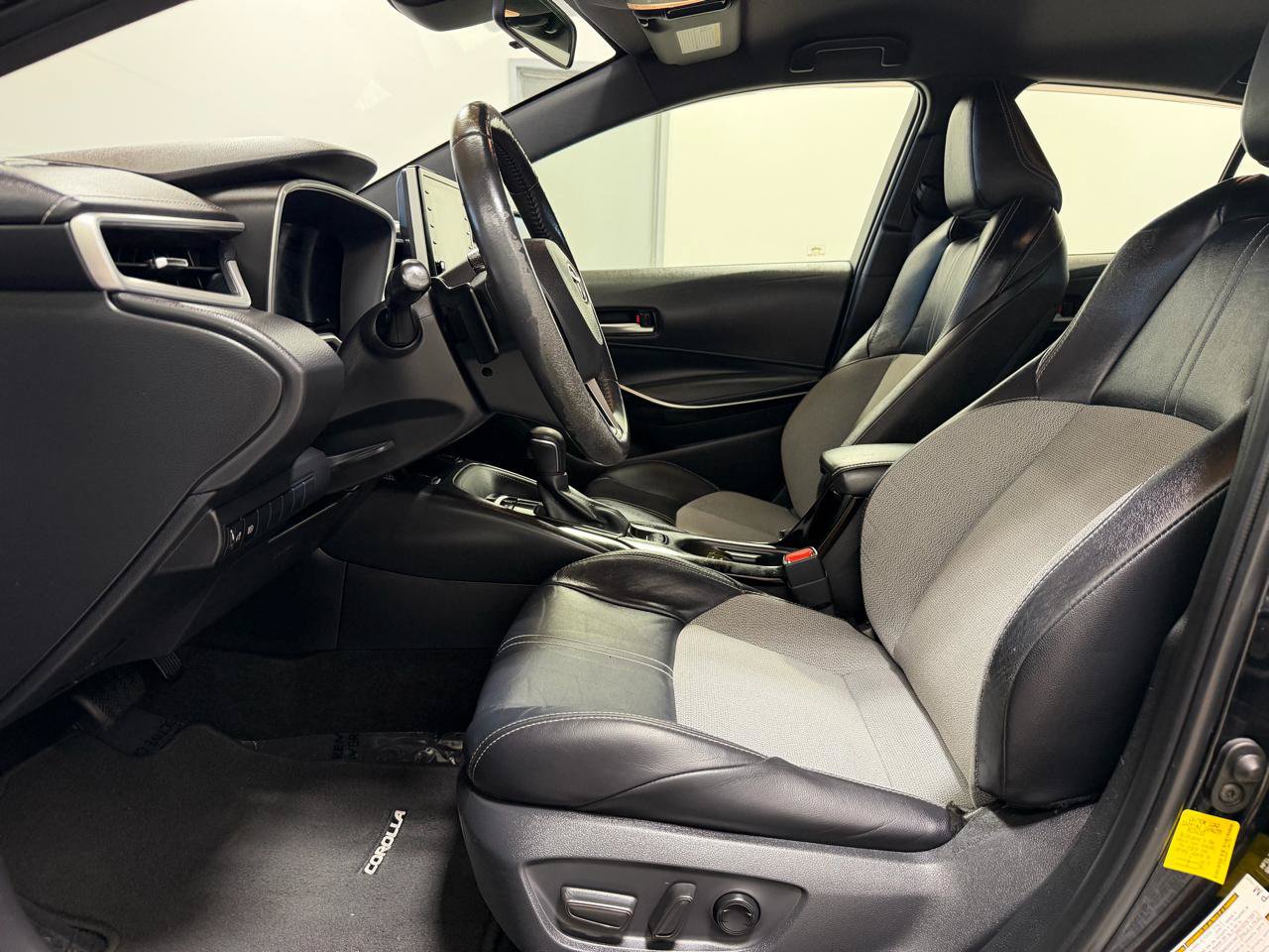 Used 2019 Toyota Corolla XSE FWD image 10