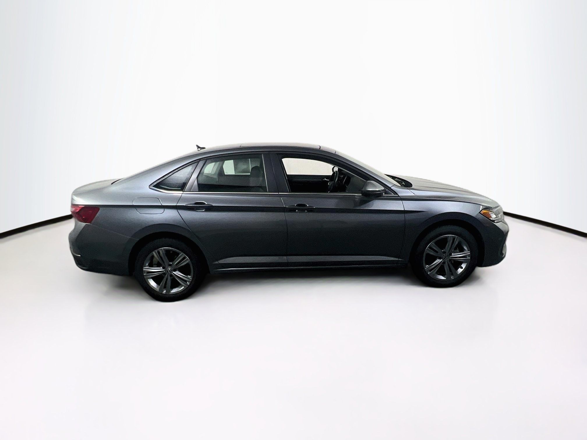 Used 2023 Volkswagen Jetta SE FWD image 4