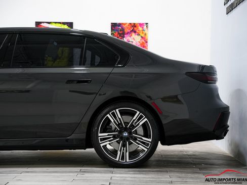 Used 2023 BMW 760i xDrive w/ Executive Package AWD/4WD image 17