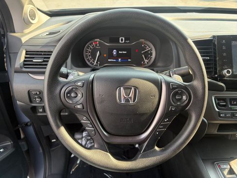 Used 2023 Honda Ridgeline Sport image 9