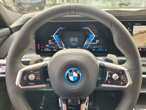 New 2025 BMW 750e xDrive image 25