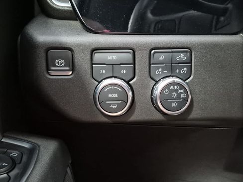 Used 2025 GMC Sierra 1500 SLT AWD/4WD image 18