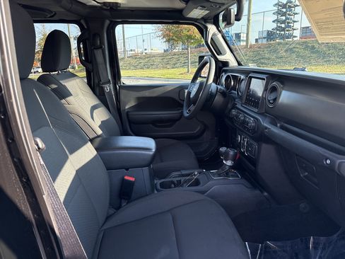 Certified 2023 Jeep Gladiator Willys image 24