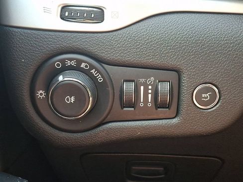 Used 2016 Jeep Cherokee Latitude w/ Comfort/Convenience Group AWD/4WD image 23