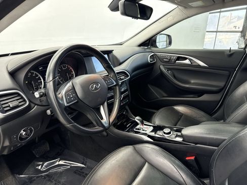 Used 2018 INFINITI QX30 Premium w/ Cargo Package AWD/4WD image 12