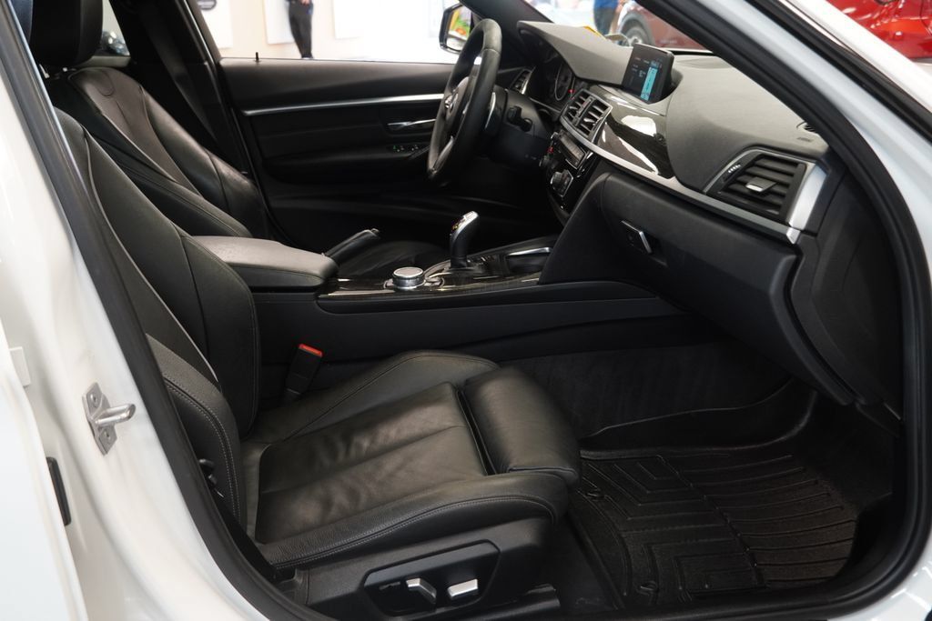 Used 2017 BMW 340i xDrive Sedan AWD/4WD image 22