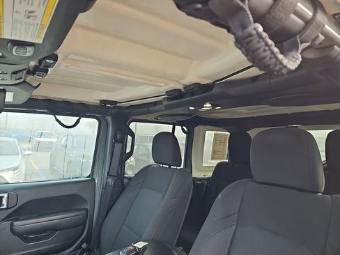 Used 2022 Jeep Wrangler Unlimited Sport image 35