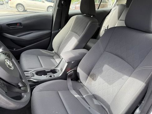Used 2025 Toyota Corolla LE FWD image 8
