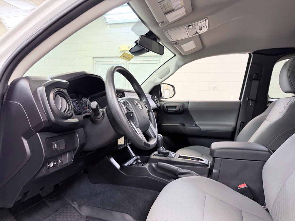 Used 2020 Toyota Tacoma SR AWD/4WD image 15