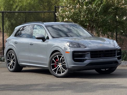 Certified 2024 Porsche Cayenne S AWD/4WD image 9
