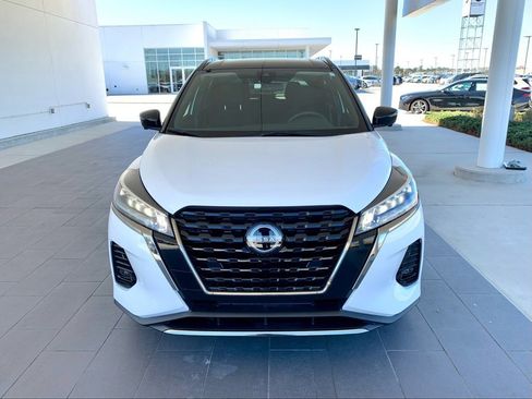 Used 2024 Nissan Kicks SR image 2