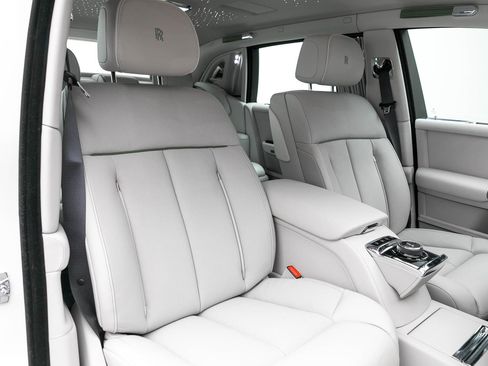 Used 2024 Rolls-Royce Phantom Extended Wheelbase w/ Leather Finishing Pack image 49