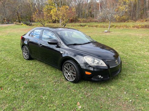 Used 2010 Suzuki Kizashi GTS image 2