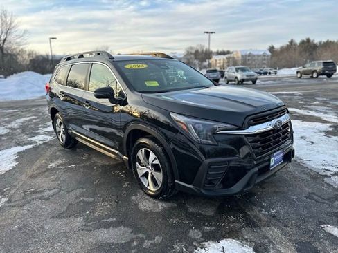 Used 2023 Subaru Ascent Premium w/ Convenience Package image 3