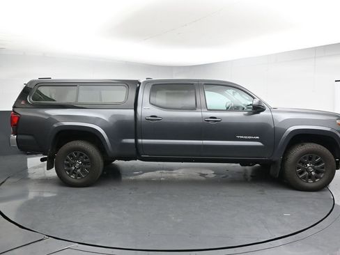 Used 2020 Toyota Tacoma SR5 AWD/4WD image 9