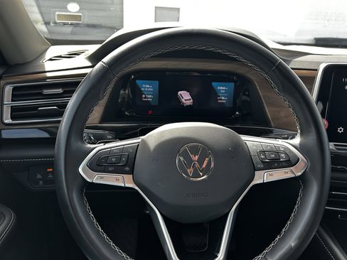 Used 2025 Volkswagen Atlas SE AWD/4WD image 18