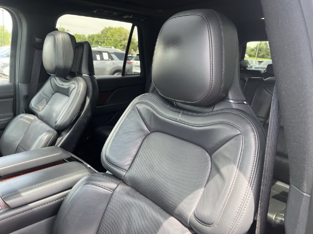 Used 2023 Lincoln Navigator Reserve AWD/4WD image 11