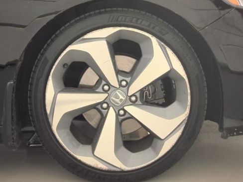 Used 2018 Honda Accord Touring image 8