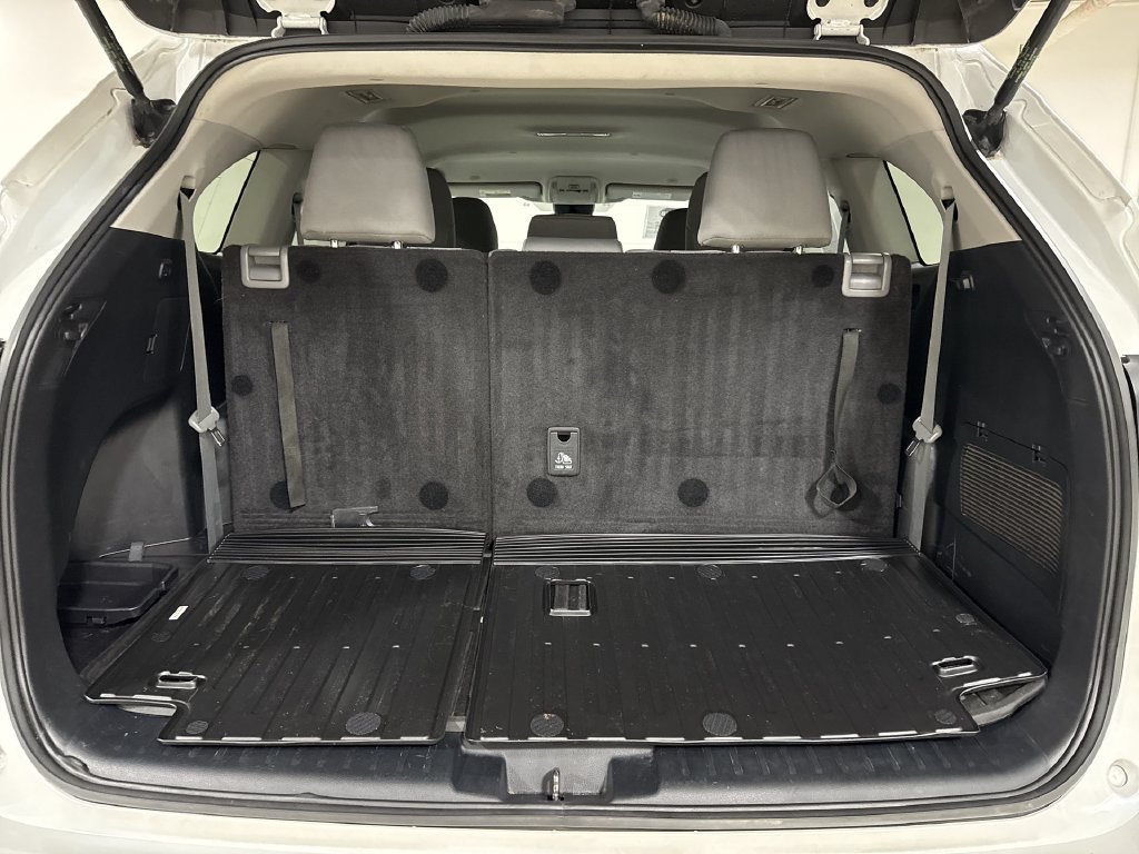 Used 2023 Toyota Highlander L FWD image 24