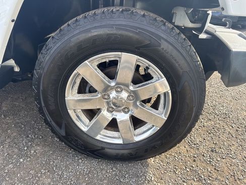 Used 2017 Jeep Wrangler Unlimited Sahara w/ Connectivity Group image 18