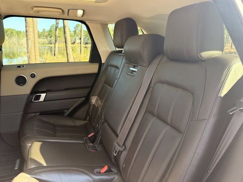 Used 2018 Land Rover Range Rover Sport HSE image 32