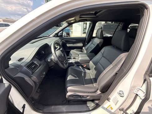 Used 2024 Honda Passport EX-L image 11