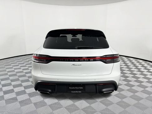 Certified 2025 Porsche Macan AWD/4WD image 10