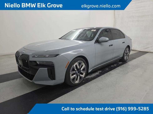 Used 2023 BMW i7 xDrive60 AWD/4WD image 1