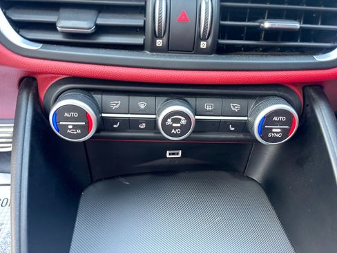 Used 2018 Alfa Romeo Giulia Ti Sport w/ Quick Order Package 22S Sport AWD/4WD image 17