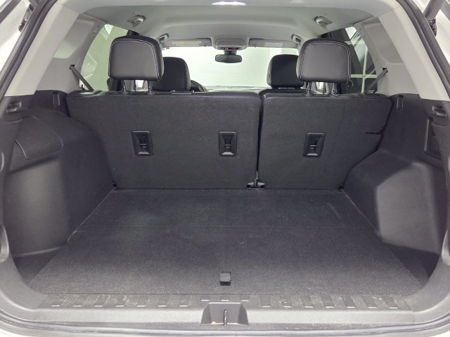 Used 2023 GMC Terrain SLT FWD image 11