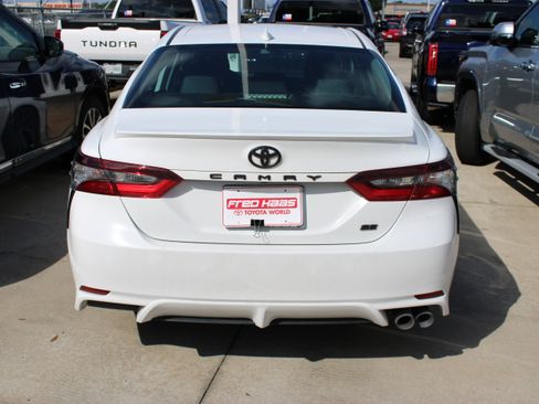 Used 2024 Toyota Camry SE FWD image 7