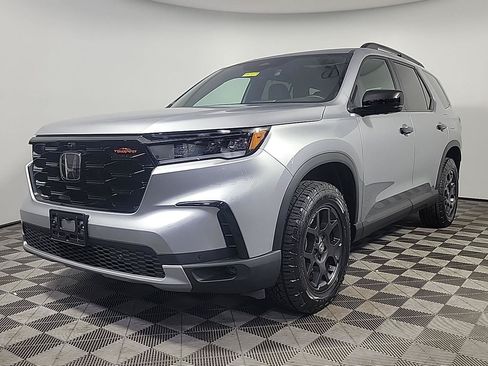 Certified 2025 Honda Pilot TrailSport image 12